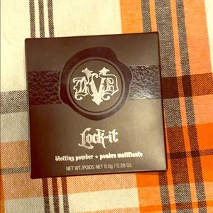 COPY - Kat Von D Lock it powder